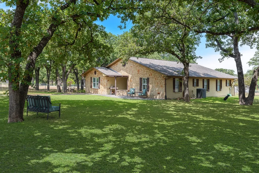 703 Robin Lane Argyle, TX 76226