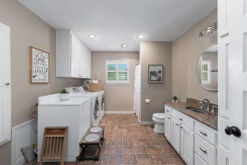 703 Robin Lane Argyle, TX 76226