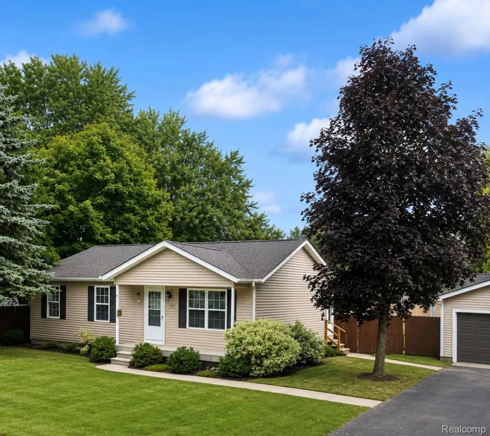 1533 Vermont Avenue Marysville City, MI 48040