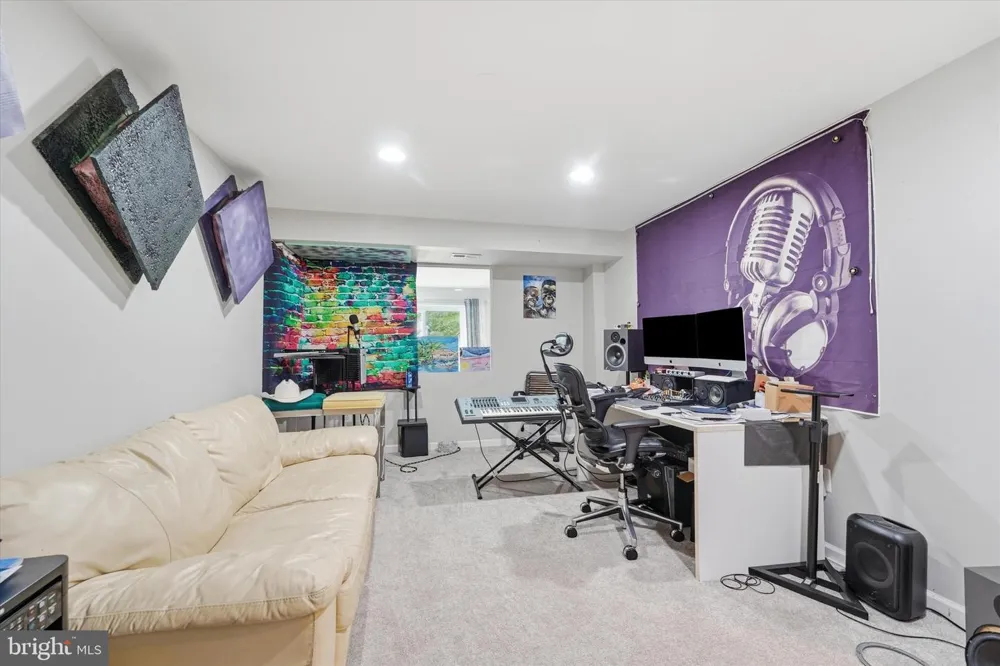 2402 SHAKER LANE Frederick, MD 21702