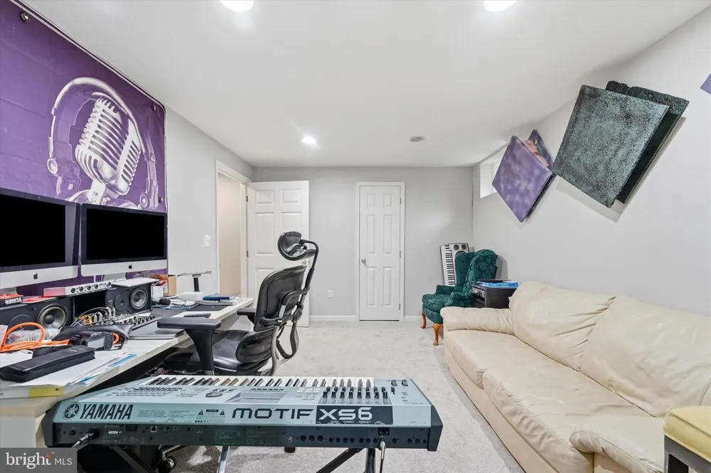 2402 SHAKER LANE Frederick, MD 21702