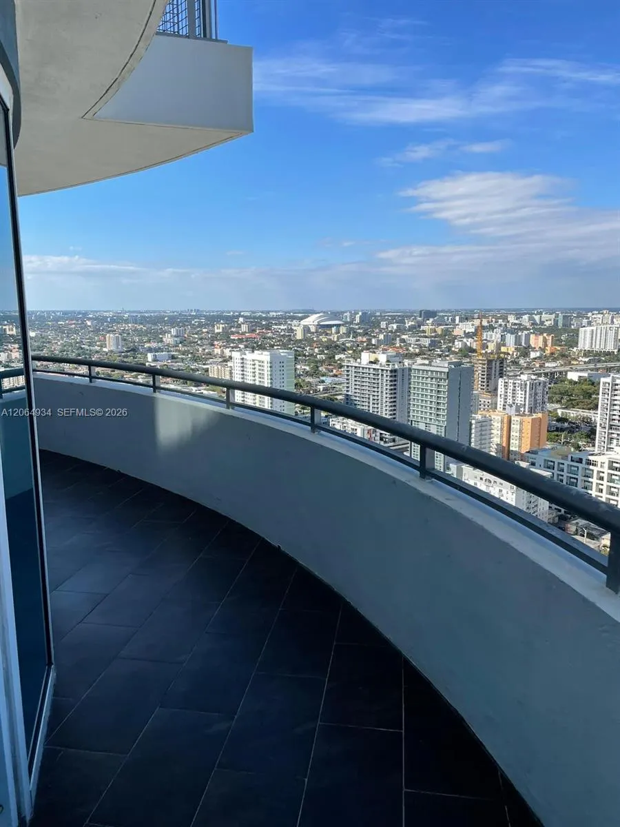 60 SW 13th St #3426 Miami, FL 33130