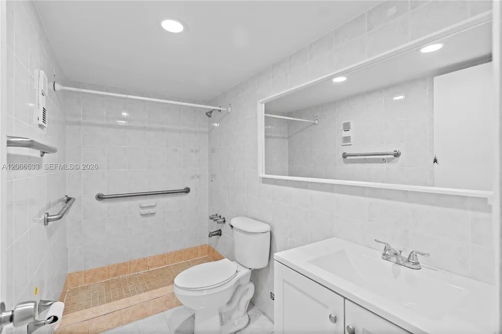 8501 NW 8th St #106 Miami, FL 33126