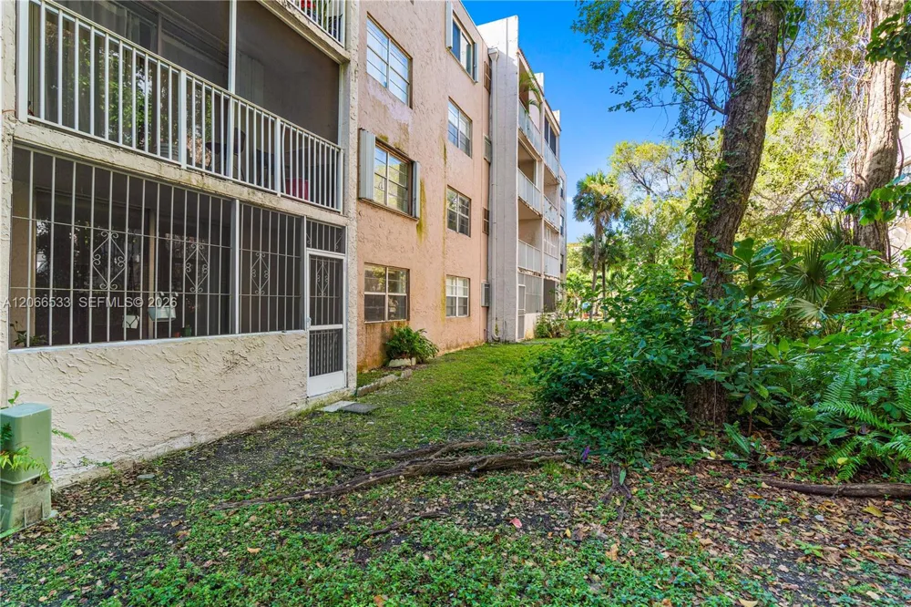 8501 NW 8th St #106 Miami, FL 33126
