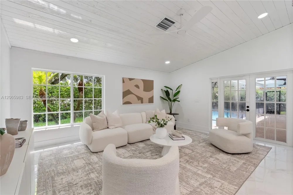 695 NW 107th Ln Coral Springs, FL 33071