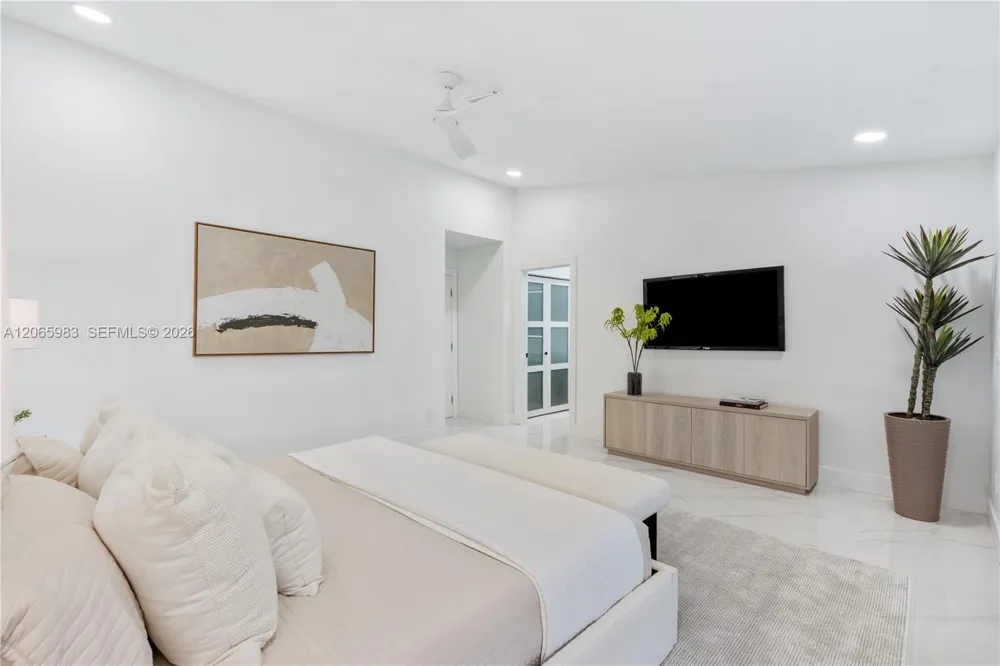 695 NW 107th Ln Coral Springs, FL 33071