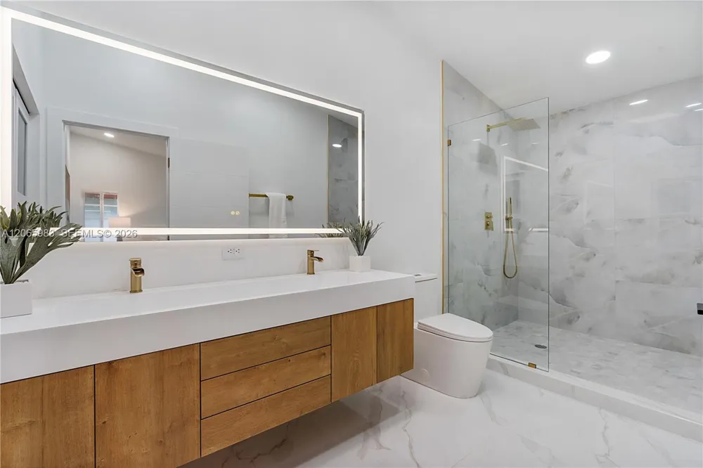 695 NW 107th Ln Coral Springs, FL 33071