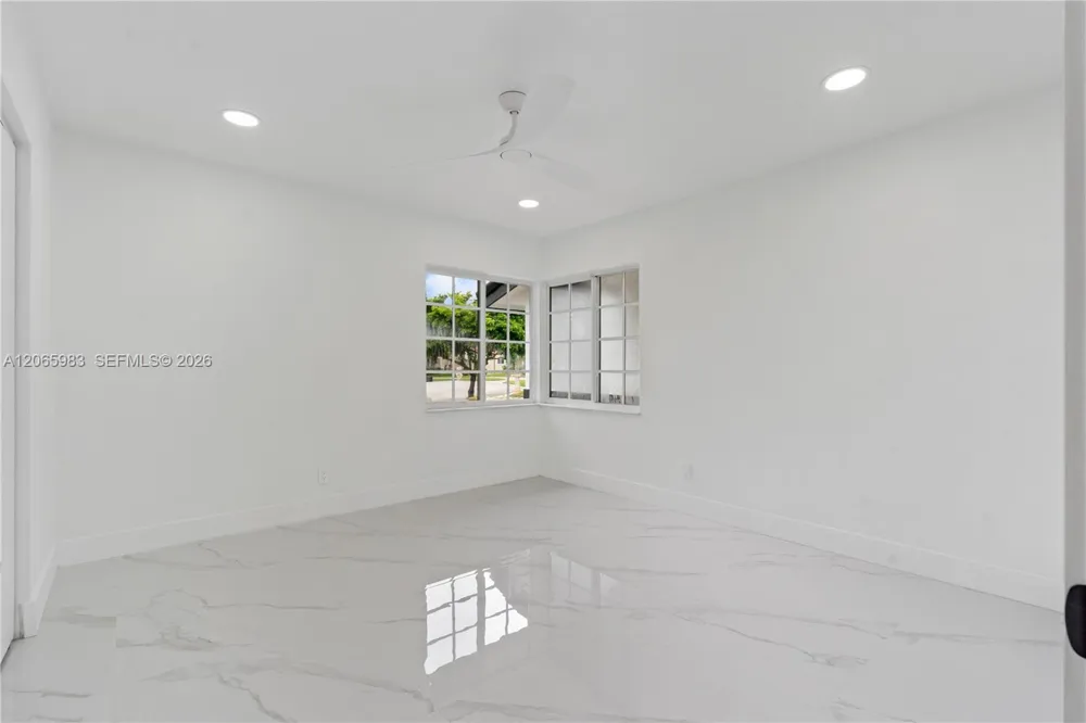 695 NW 107th Ln Coral Springs, FL 33071