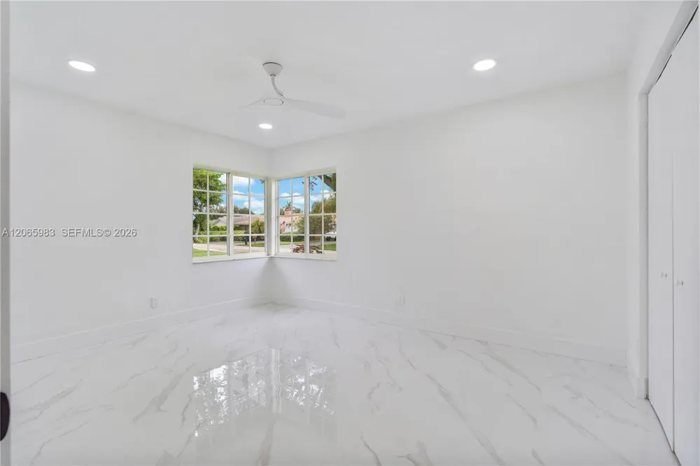 695 NW 107th Ln Coral Springs, FL 33071