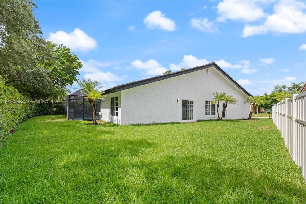 695 NW 107th Ln Coral Springs, FL 33071