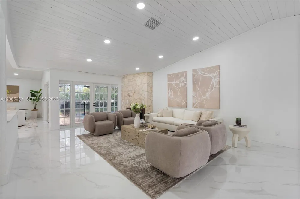 695 NW 107th Ln Coral Springs, FL 33071