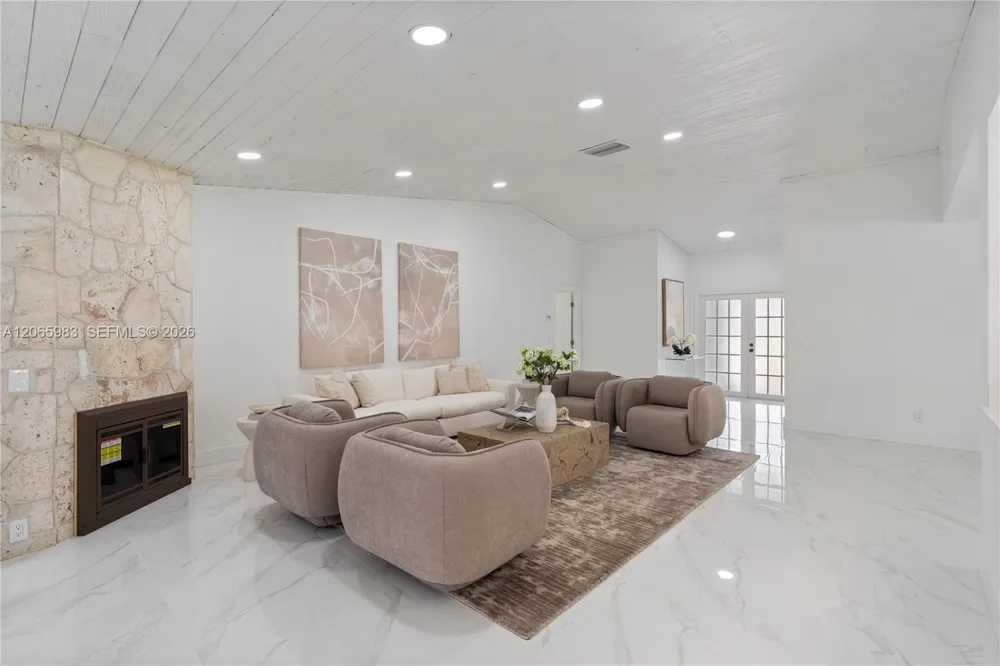 695 NW 107th Ln Coral Springs, FL 33071