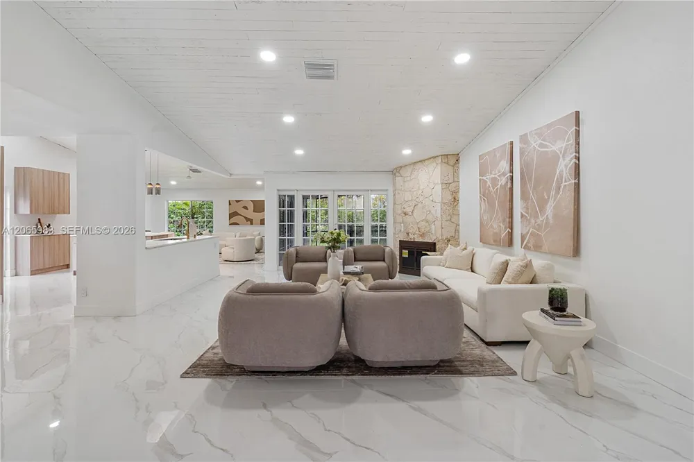 695 NW 107th Ln Coral Springs, FL 33071