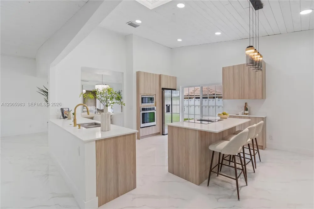695 NW 107th Ln Coral Springs, FL 33071