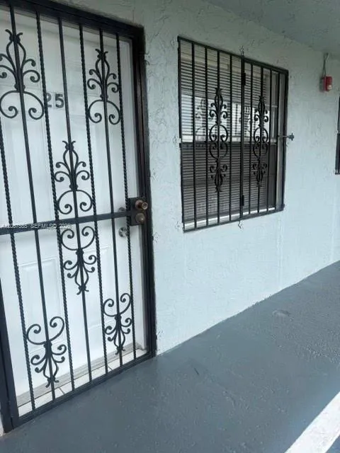4050 NW 135  th  st #25 Opa-Locka, FL 33054