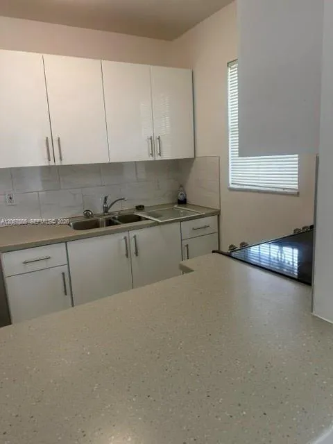 4050 NW 135  th  st #25 Opa-Locka, FL 33054