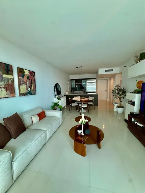 500 Brickell Ave #2706