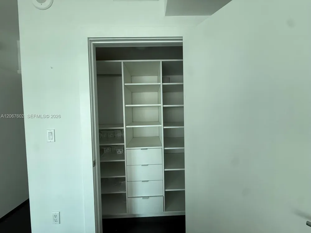 500 Brickell Ave #2706 Miami, FL 33131