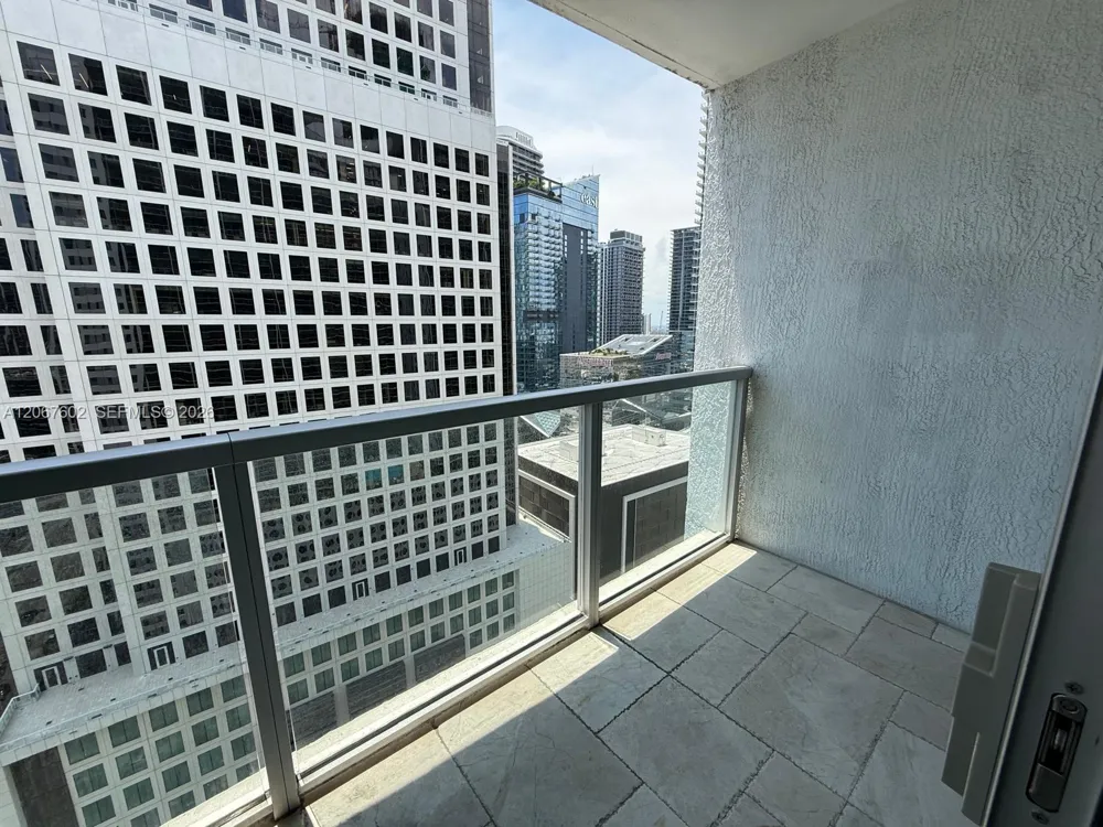 500 Brickell Ave #2706 Miami, FL 33131