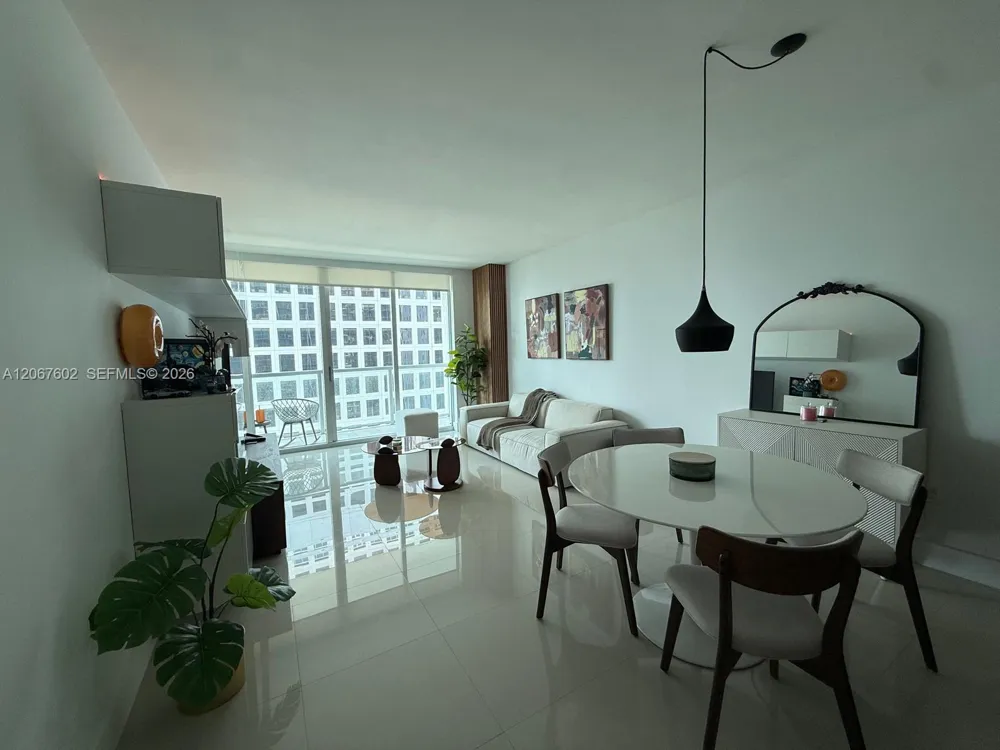 500 Brickell Ave #2706 Miami, FL 33131