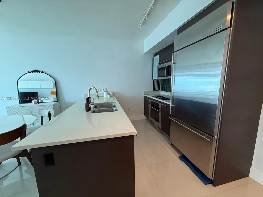 500 Brickell Ave #2706 Miami, FL 33131