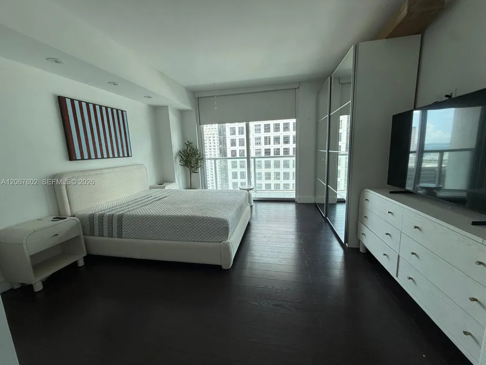500 Brickell Ave #2706 Miami, FL 33131