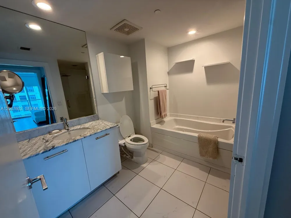500 Brickell Ave #2706 Miami, FL 33131