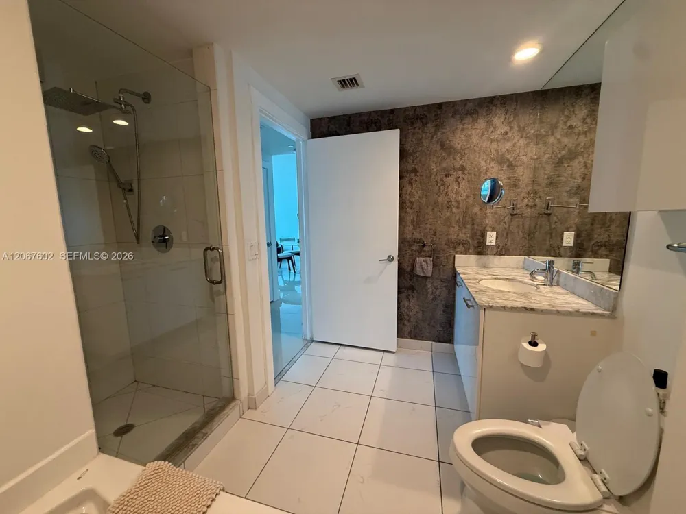 500 Brickell Ave #2706 Miami, FL 33131