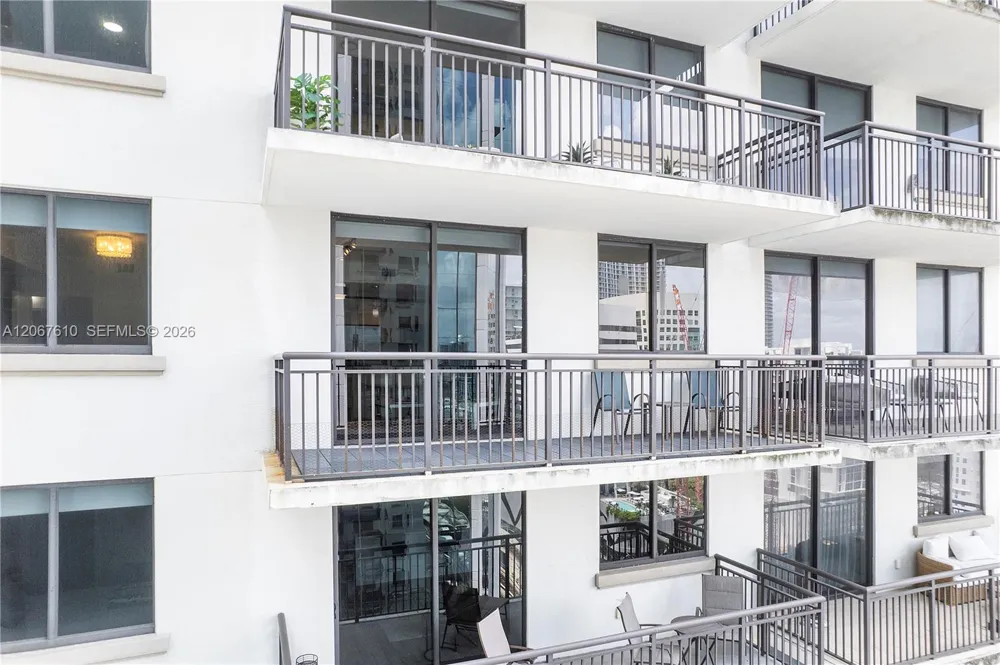999 SW 1st Ave #2115 Miami, FL 33130