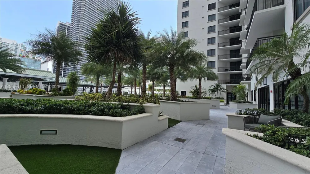 999 SW 1st Ave #2115 Miami, FL 33130