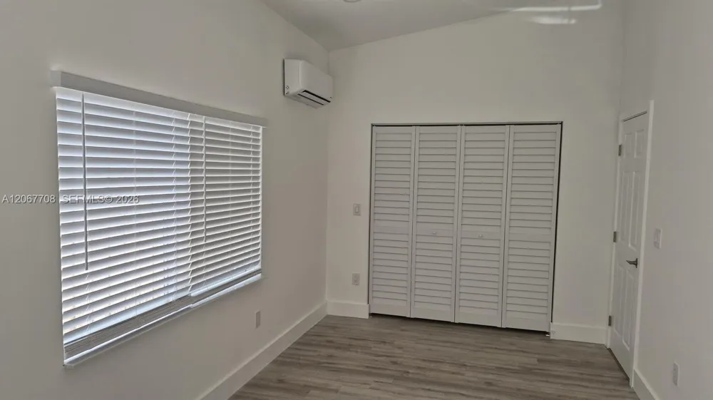 111 NE 45th St Oakland Park, FL 33334