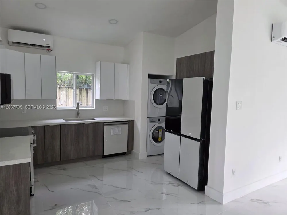 111 NE 45th St Oakland Park, FL 33334