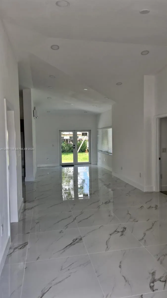 111 NE 45th St Oakland Park, FL 33334