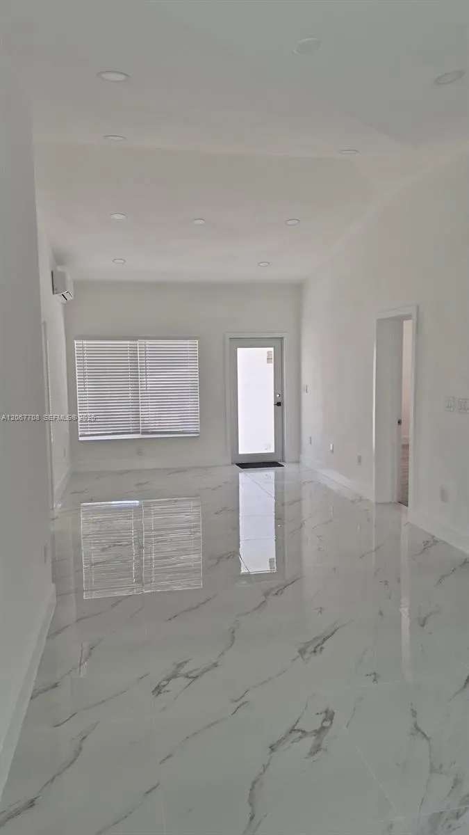 111 NE 45th St Oakland Park, FL 33334