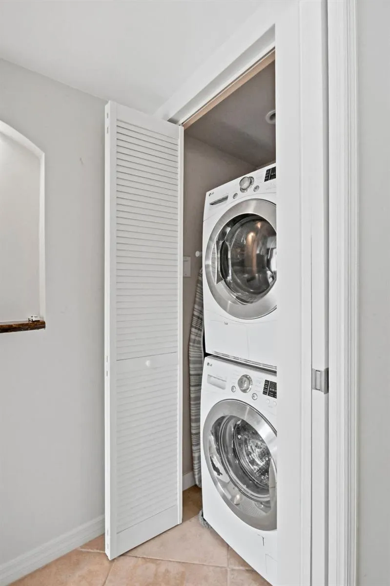 555 BANYAN TREE LANE E #410 Delray Beach, FL 33483