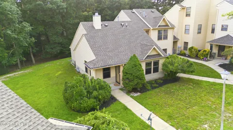 120 Whispering Oaks Way