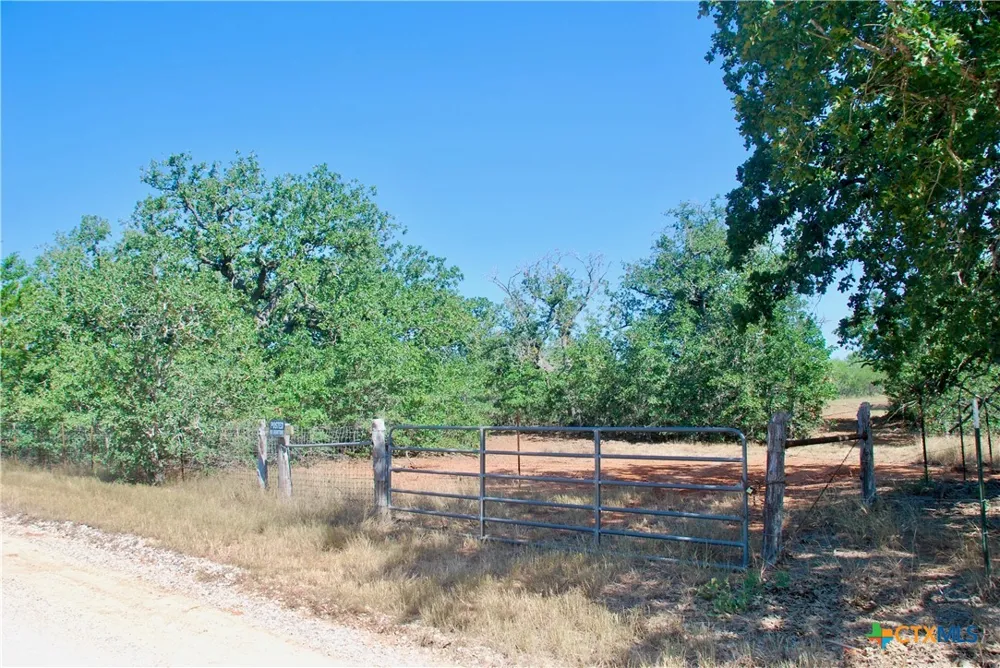 CR 426 Waelder, TX 78959