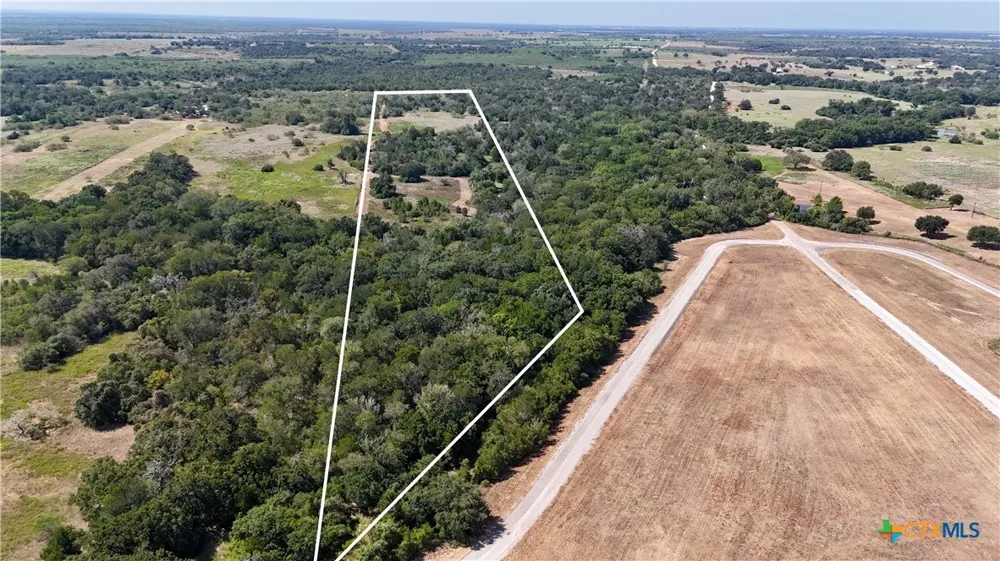 CR 426 Waelder, TX 78959