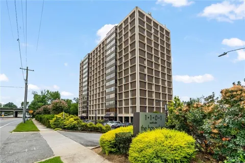 1101 Elm Street #904