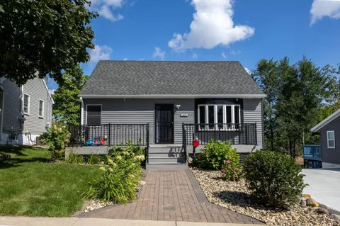 4025 7th Place NW