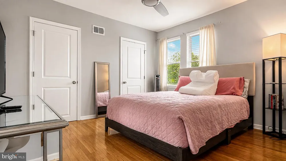 5867 UPLAND WAY Philadelphia, PA 19131