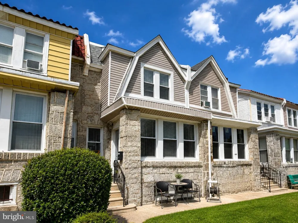 5867 UPLAND WAY Philadelphia, PA 19131