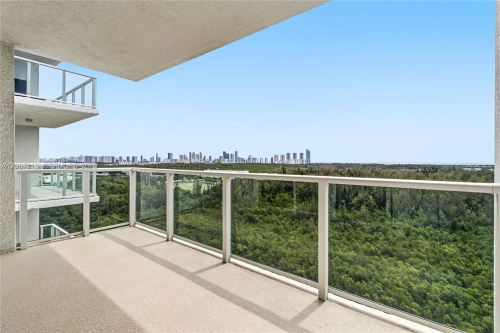 14951 Royal Oaks Ln #1604 North Miami, FL 33181
