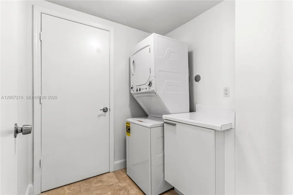 14951 Royal Oaks Ln #1604 North Miami, FL 33181