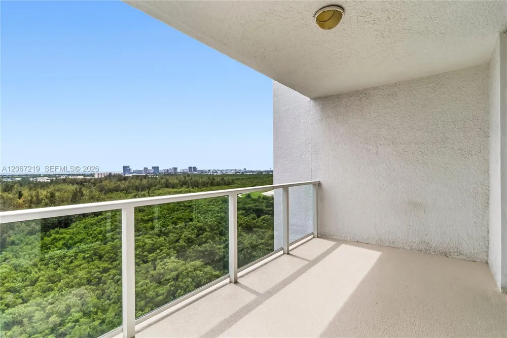 14951 Royal Oaks Ln #1604 North Miami, FL 33181