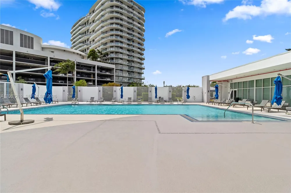 14951 Royal Oaks Ln #1604 North Miami, FL 33181