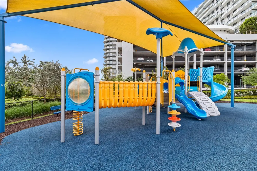 14951 Royal Oaks Ln #1604 North Miami, FL 33181
