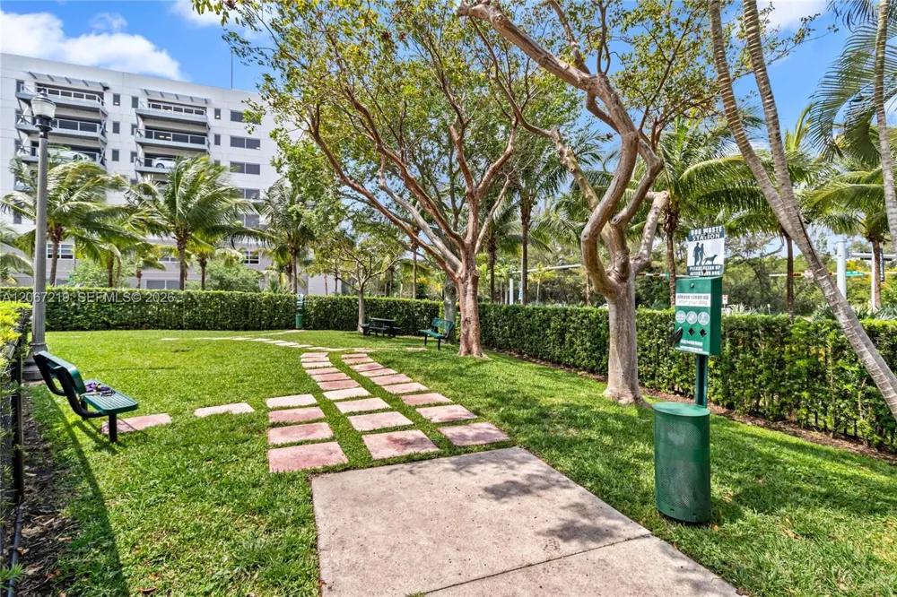 14951 Royal Oaks Ln #1604 North Miami, FL 33181