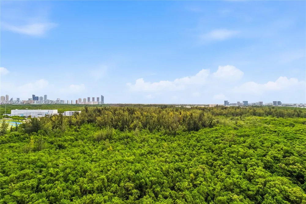 14951 Royal Oaks Ln #1604 North Miami, FL 33181
