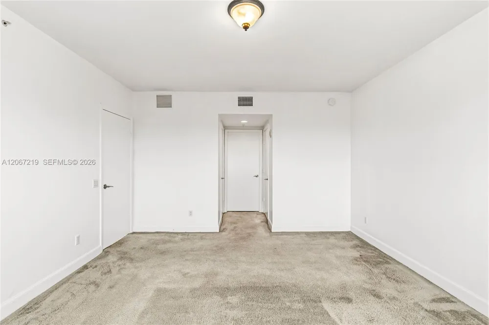 14951 Royal Oaks Ln #1604 North Miami, FL 33181